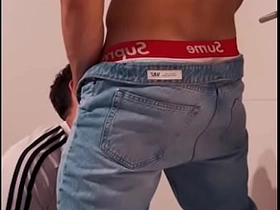 EL NOVIO HETERO DE LA DESPEDIDA DE SOLTEROS ME FOLLA A ESCONDIDAS DE LA FIESTA mature asian daddy well-pleased sex videos