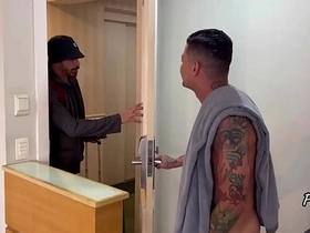 BATI NO QUARTO ERRADO asian gay sex world videos