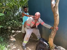 Negão saiu da obra pra dar o cuzão pro guardador de carros hack parque . asian teenage gay making love videos