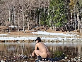 雪解けが始まった渓流で全裸散歩 sex videos asian gay boys