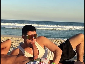 FODA NA PRAIA COM O VENDEDOR PAUZUDO - linktr.ee/marretaxx asian handsome gay sex videos