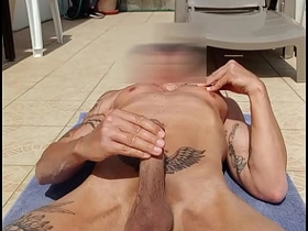 mec tatouté se branle à poil sur sa terrasse, asian gay nikk sex videos