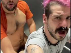 Levando leitada de macho no banheirão gay sex videos asian men