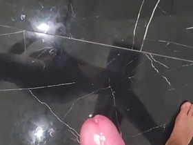 ARRAPATO SEGA CAZZO ENORME E SBORRA POTENTE  VIENI A BERE DAL MIO GROSSO PISELLO - GEMITI CON INTENSO ORGASMO old men gay sex videos asian