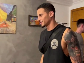 ME CONTRATARAM PRA DAR AULAS PARTICULARES MAS ACABEI COMENDO MEUS ALUNOS. hot asian gay sex videos site