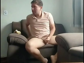 Ik was alleen thuis en pronkte with de woonkamer terwijl ik naar funk luisterde. asian blithe suck sex videos