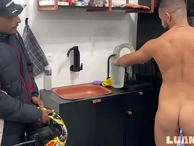 Trampando na Shoppe, tem uns viadinhos que te tira do sério, só pra dar o cuzinho pro entregador gostoso !!! gay dealings videos for asian