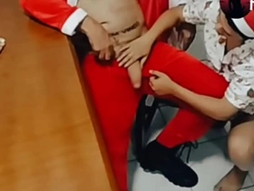 natal chegou, e o Noel trouxe presentes old asian gay daddy sex videos