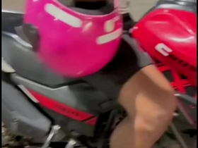 ENTREGADOR SUBIU PRA BEBER AGUA E OFERECI MEU CUZINHO PRA ELE asian oldman gay sex videos