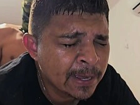 MECANICO PAGOU DIVIDA COM O SEU CU, FOI ARREGAÇADO POR TRÊS DOTADOS. boy and gay sex videos of asian