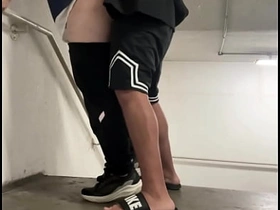 PUTINHA DO PREDIO QUERIA SER FODIDA NA ESCADA. TRATEI ELA COMO MERECE. cheerful sex videos asian army