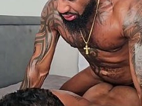 O vizinho hétero marrento ficou me vigiando eu vendo vídeo ate entrar no quarto e a gente acabar fudendo gostoso. asian gay sex videos xxx