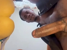 Papi masturba su gran polla con saliva y su fleshlight para luego correrse asian train gay sexual relations videos