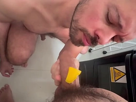 Salada de frutas e chutes no saco - VIDEO COMPLETO NO Peppery asian hidden camera gay sex videos