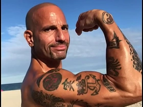 MAXXX LOADZ FLEXING AT THE BEACH videos for asian gay sex