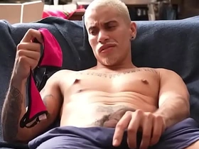 DESCOBRINDO O SEGREDO DO AMIGO hot asian sex gay videos