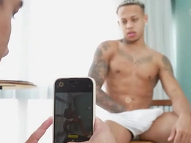 CHAME O AMIGO PRA TIRAR UMAS FOTOS, MAS ELE TIROU FOI LEITE DA MINHA PICA. asian china delighted porn sexual connection videos