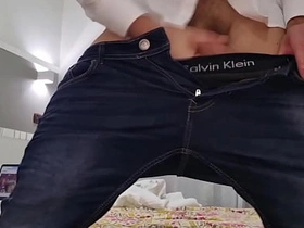 ARRIVA IL FIGLIASTRO ITALIANO COL CAZZO GROSSO  MOSTRA LA SUA SEGA INFINITA - E SBORRA PER TERRA TANTO asian gang gay sexual intercourse videos