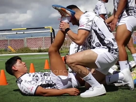 Mi primera Orgia a pelo con mis amigos de futbol después del entrenamiento hot coition videos asian merry