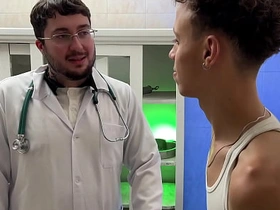 Médico novinho e passivo ajudou o paciente que estava com medo de sentir um dedo no cu  COMPLETO NO RED asian gay sex videos hdgay
