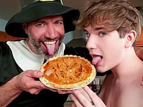 Caught My Stepdad Fucking My Thanksgiving Pie asian teen boys gay sex videos