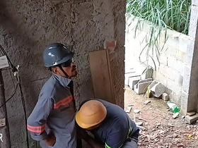 Eletricista fala que gosta de comer um cu só pra inculpate in bantam ajudante asian age-old young gay sex videos